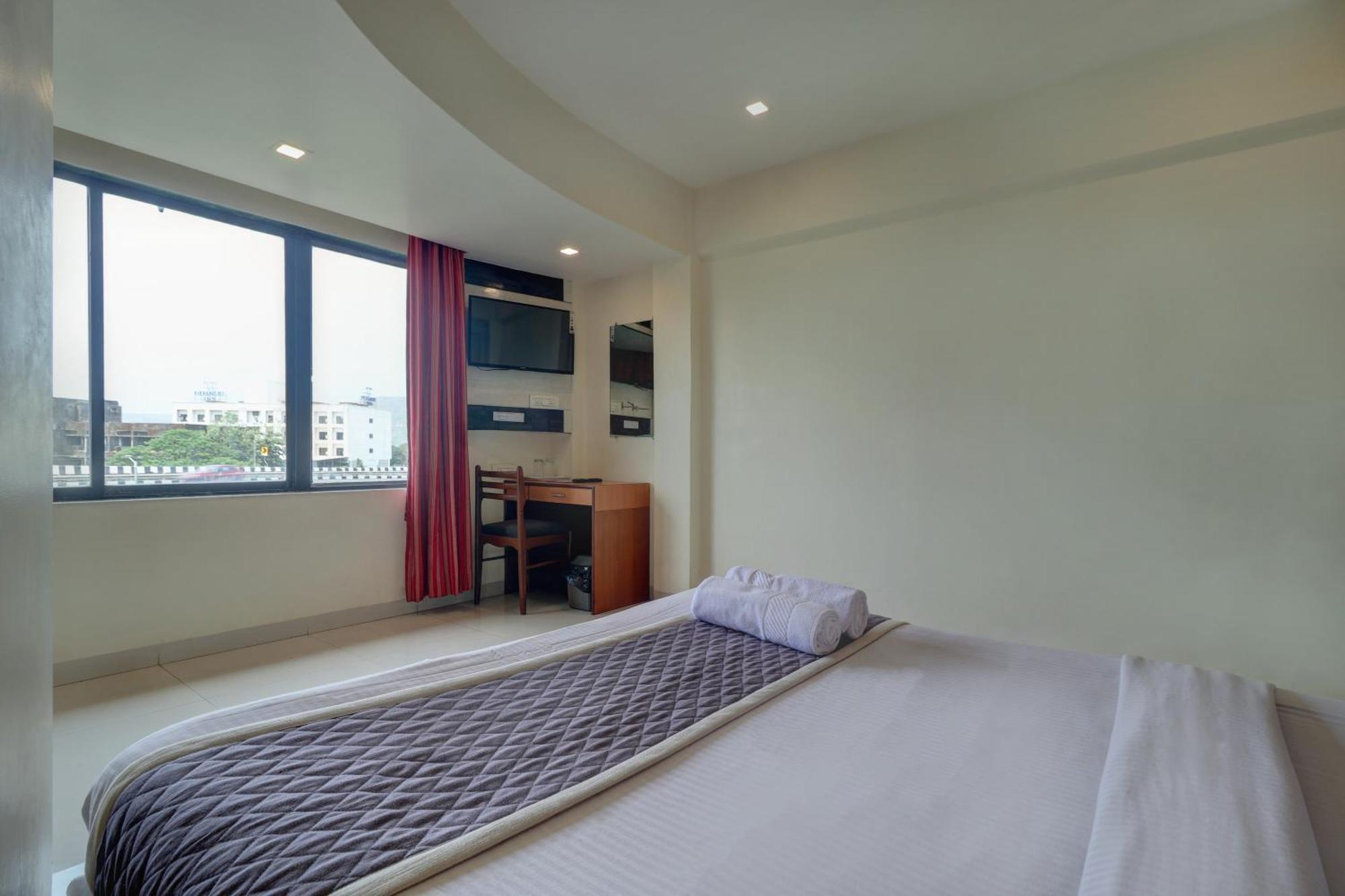 Hotel New Sarovar Grand Panvel Dış mekan fotoğraf