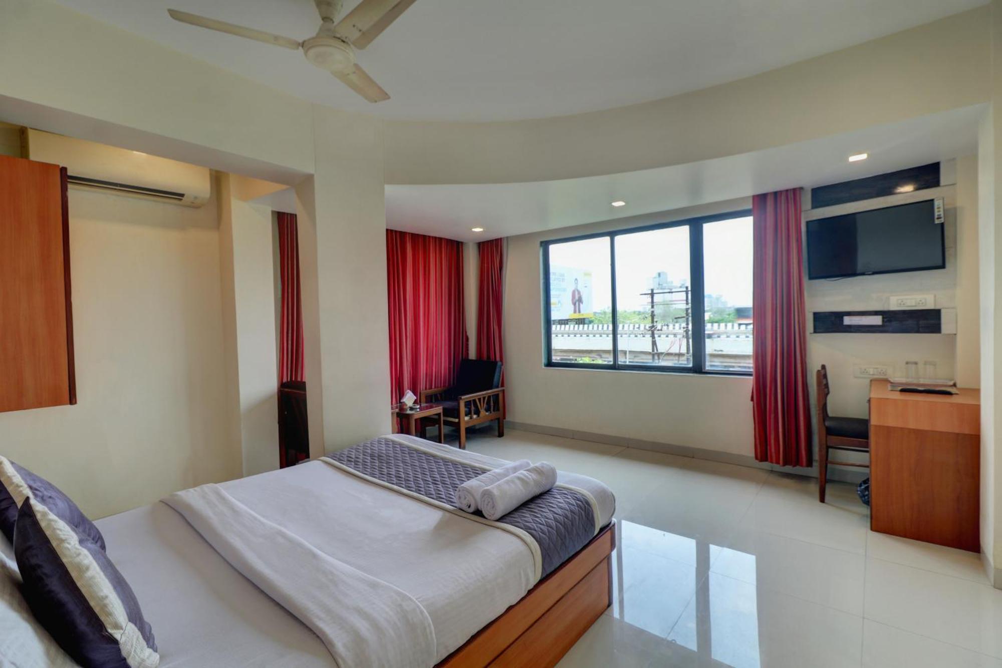 Hotel New Sarovar Grand Panvel Dış mekan fotoğraf